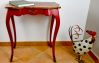 table-bureau de style Louis XV en loupe d'orme avec faux cuir rouge sur le plateau